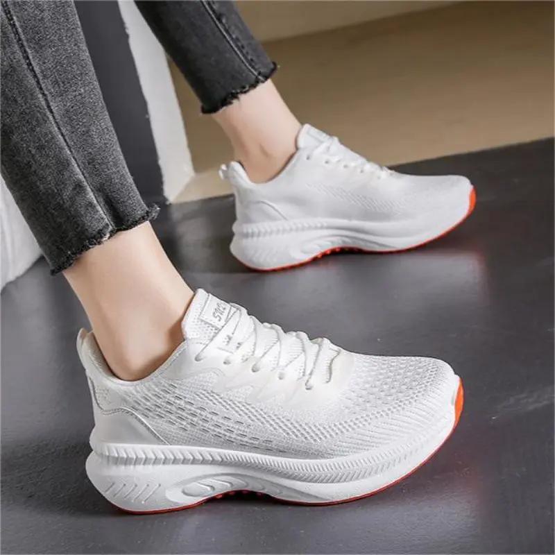 Vita Sneakers Dam – Lätta, Bekväma & Trendiga Skor för Vardag & TräningSneakers Dam