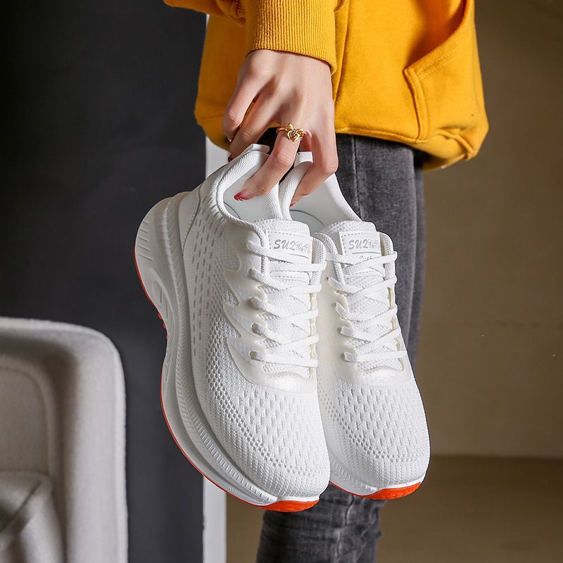 Vita Sneakers Dam – Lätta, Bekväma & Trendiga Skor för Vardag & TräningSneakers Dam